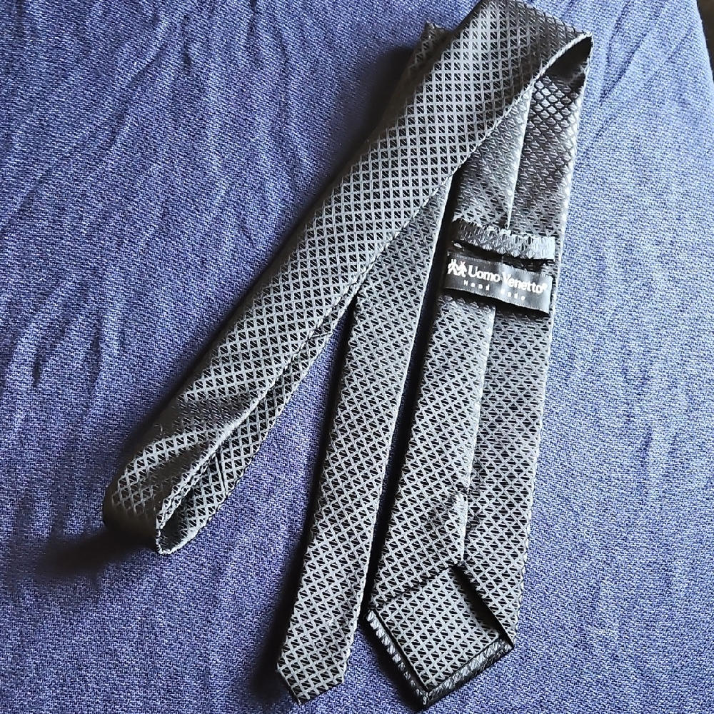 Stylish Black and Gray Tie